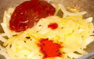 Onion cayenne and ketchup
