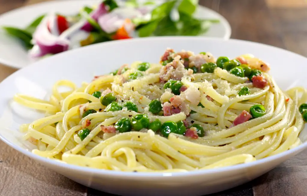 Linguine with pancetta and peas