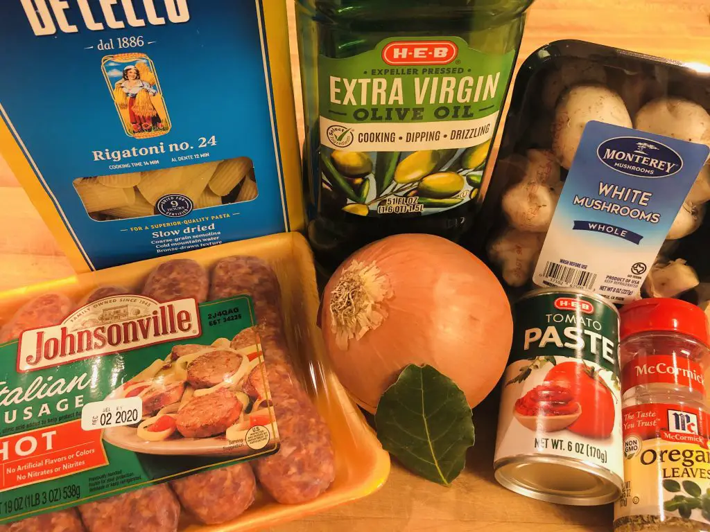 Rigatoni, Italian sausage, tomato paste, onion, bay leaf, mushrooms, olive oil