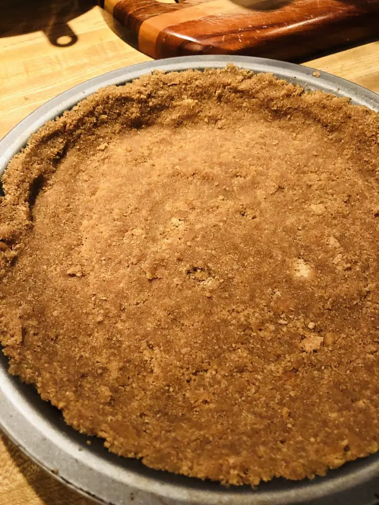 graham crakcer crust in a pie pan