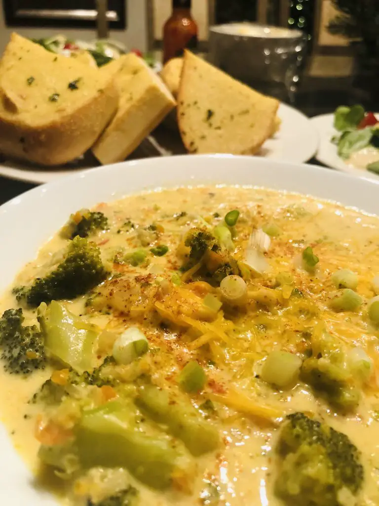 Spicy Broccoli and Cheddar Soup with garlic bread