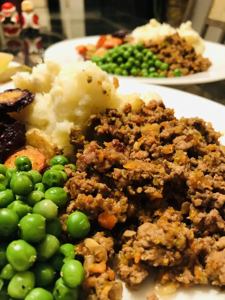 Mince and Tatties with peas and carrots