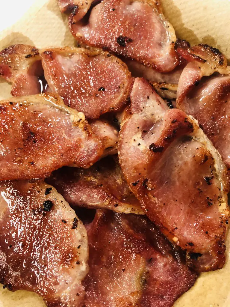 slices of cooked back bacon