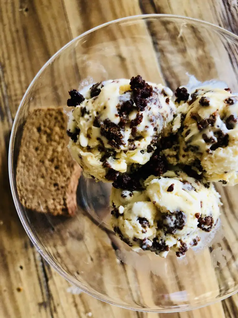Rye bread ice cream in a glass with some rye bread in the background