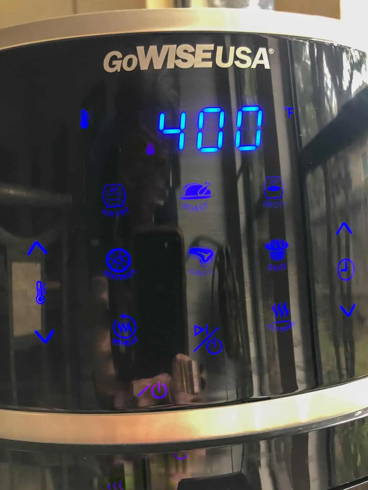 Black GoWise Air Fryer with 400F set as the temperature and various presets lit up in blue.
